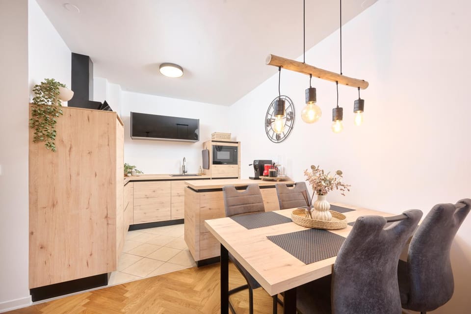 Kitchen or kitchenette, Seating area, Dining area, stove