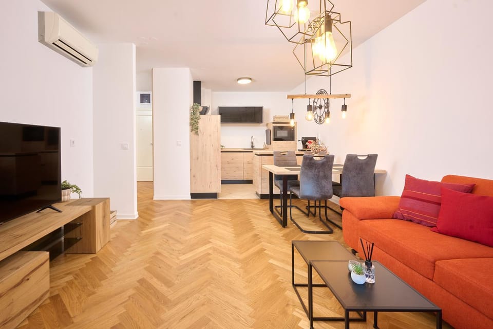 TV and multimedia, Kitchen or kitchenette, Living room, Seating area, Dining area, air conditioner