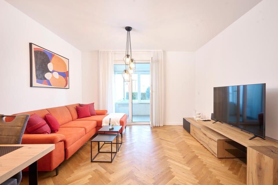 TV and multimedia, Living room, Seating area