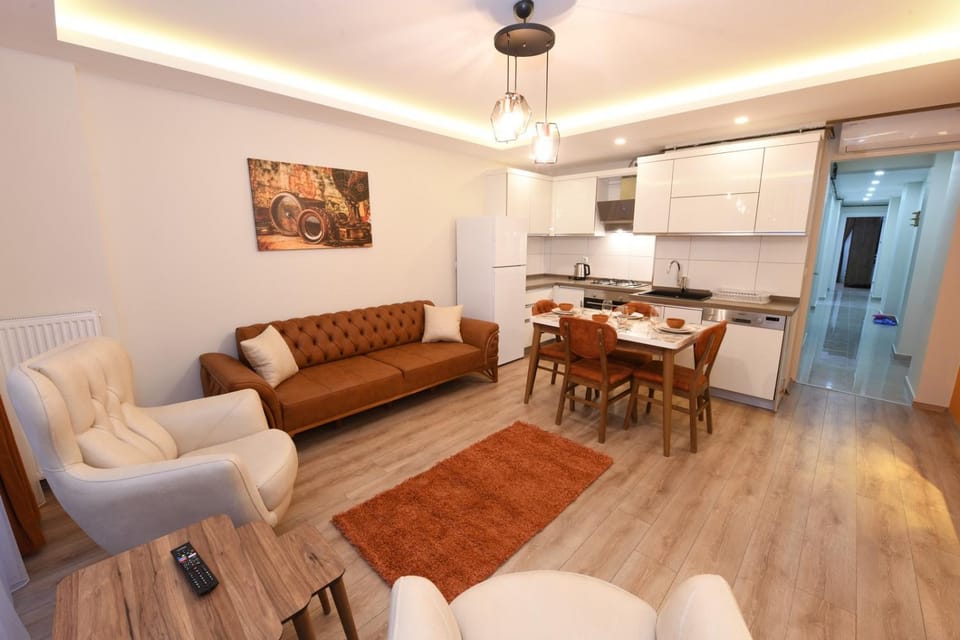 Kitchen or kitchenette, Living room, Seating area, Dining area