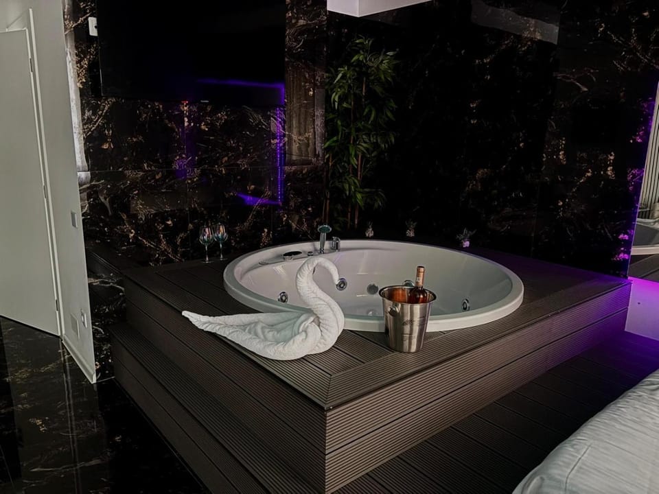 S O P H I A room by 50 shades Apartment in Romania