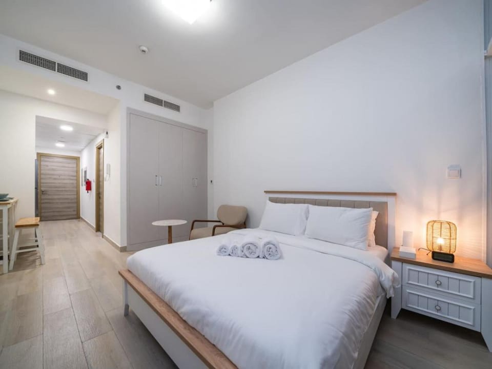 Bed, Photo of the whole room, wardrobe