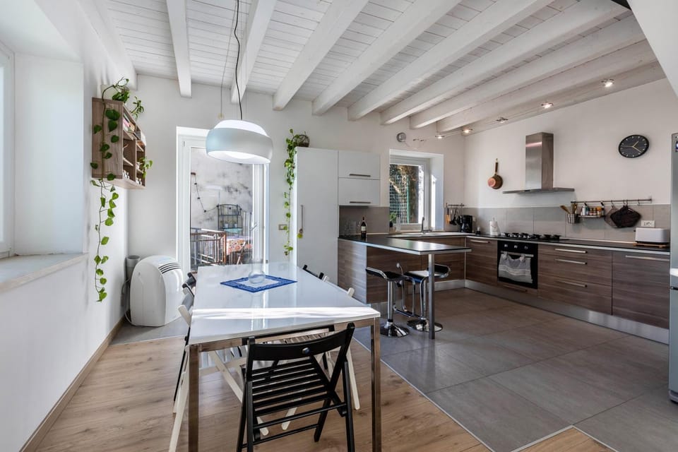 Property building, Kitchen or kitchenette, Living room