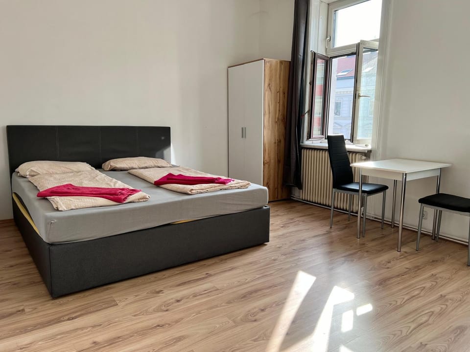 Bed, Seating area, Dining area, Bedroom