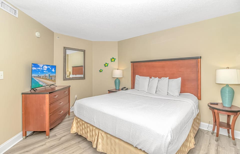 1 Bedroom Oceanview Penthouse at Sandy Beach! 1905 House in Myrtle Beach
