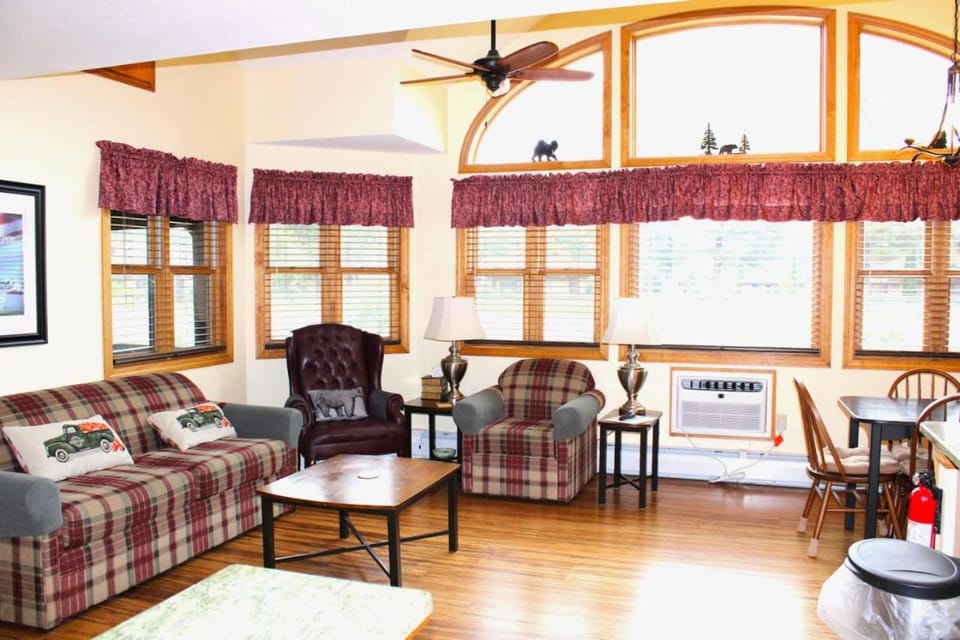 Condo at The Jack O Lantern House in Woodstock