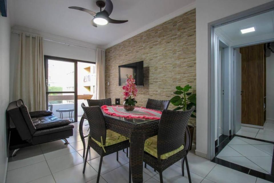 Apartamento a 100 metros da Praia da Enseada Apartment in State of São Paulo