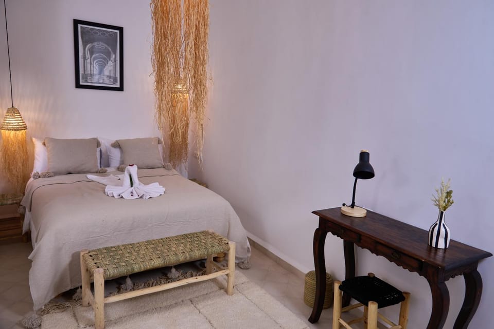 Photo of the whole room, Bedroom