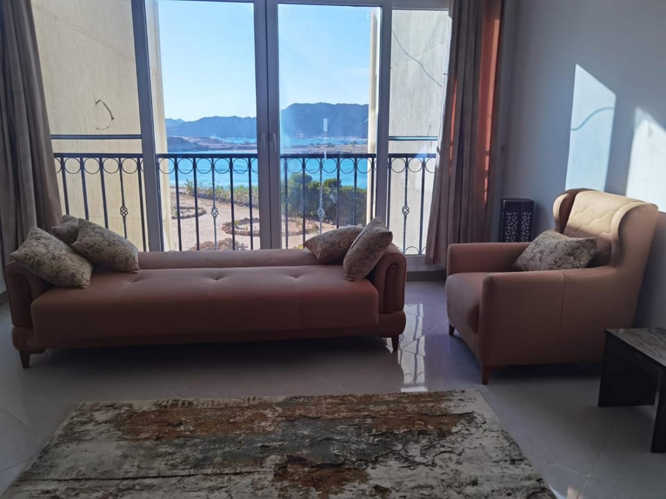 Natural landscape, View (from property/room), Balcony/Terrace, Balcony/Terrace, Living room, Seating area, Sea view