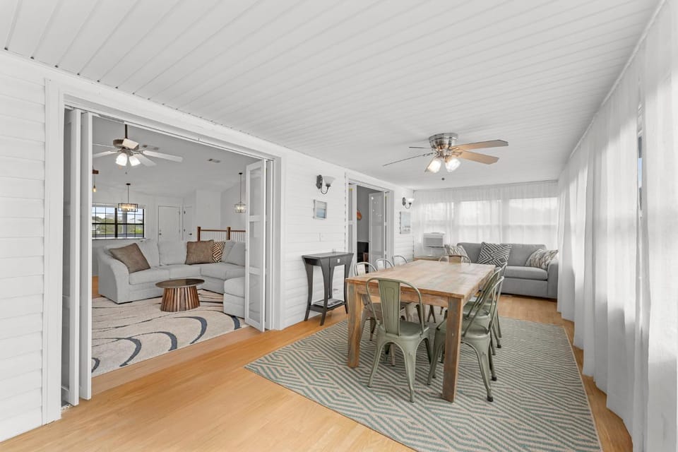 Living room, Dining area, Bedroom
