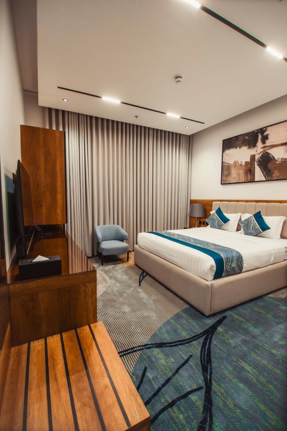 Photo of the whole room, Bedroom