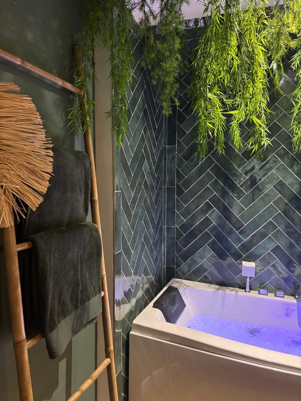 Hot Tub, towels