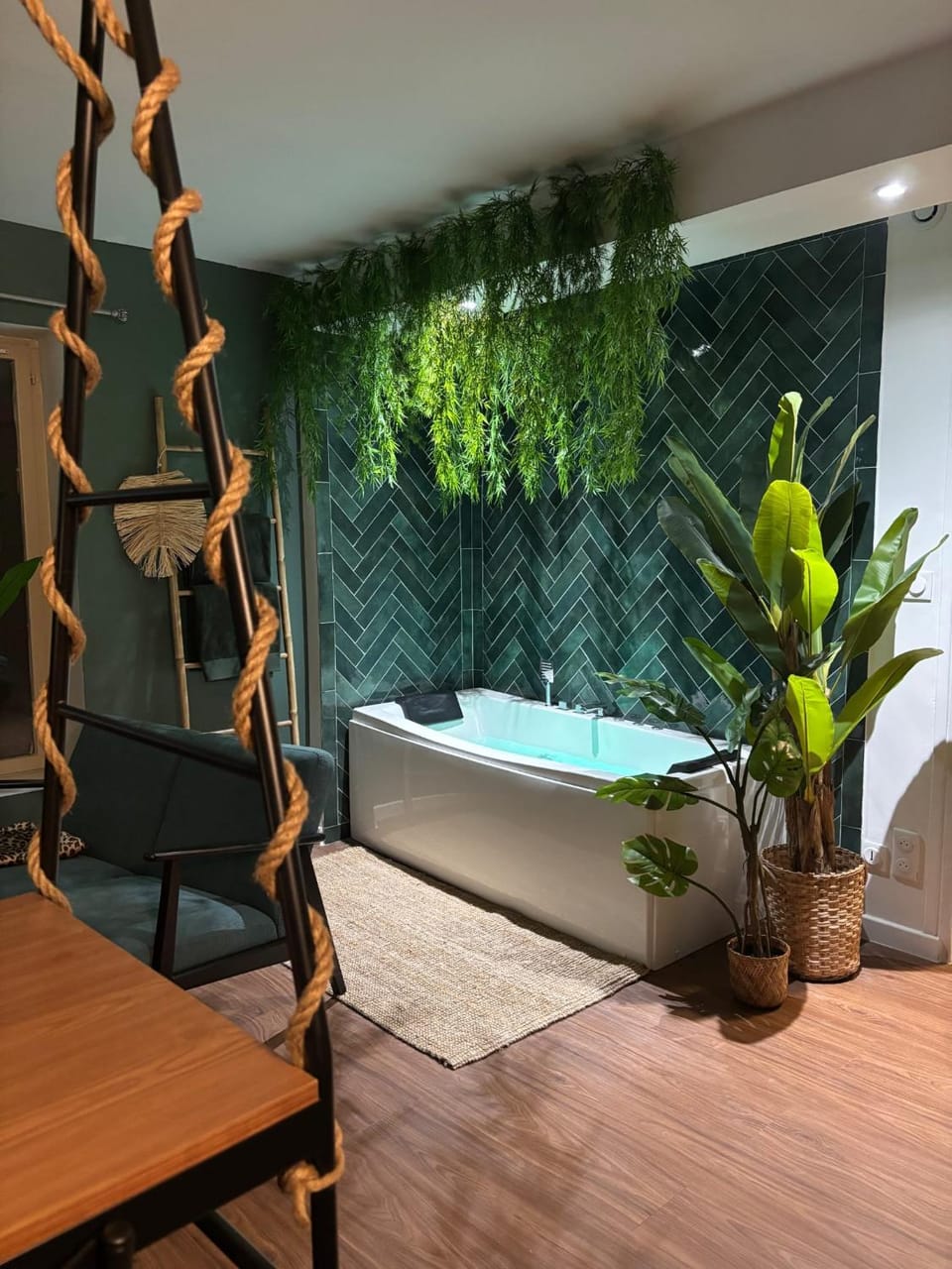 Hot Tub, Living room