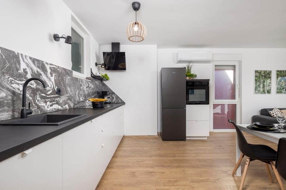 Kitchen or kitchenette, oven, stove