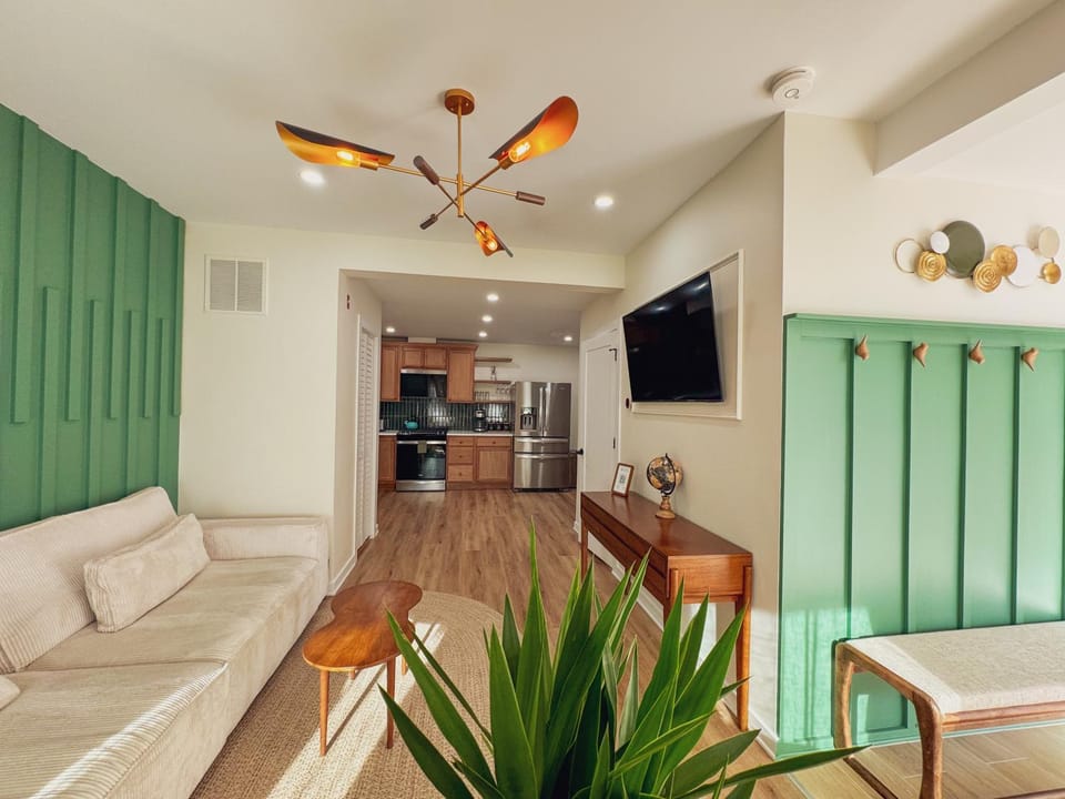 TV and multimedia, Kitchen or kitchenette, Living room, Seating area, Evening entertainment, oven