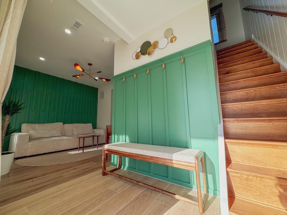 Facade/entrance, Living room, Seating area