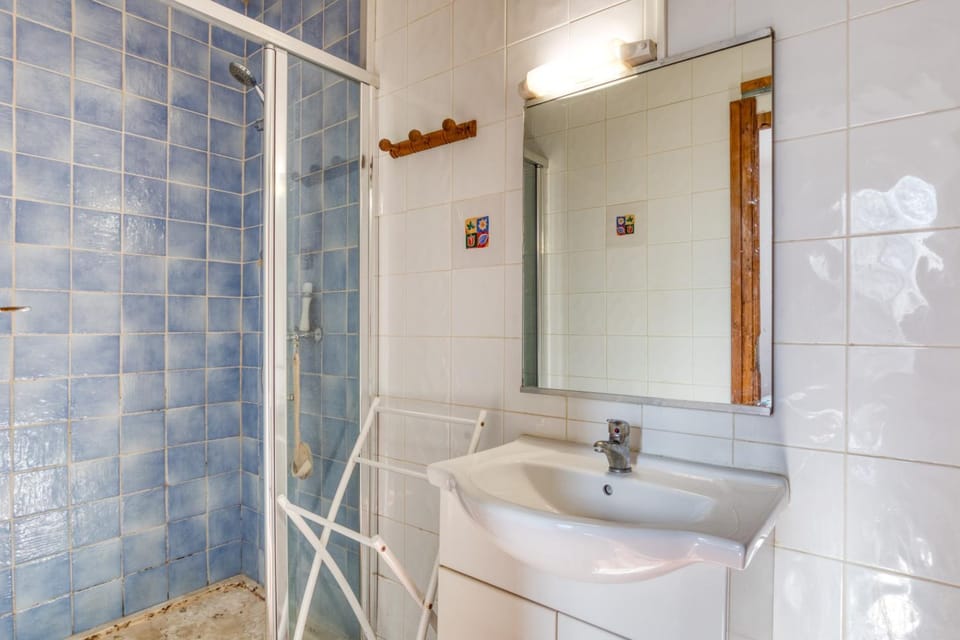 Bathroom, Living room