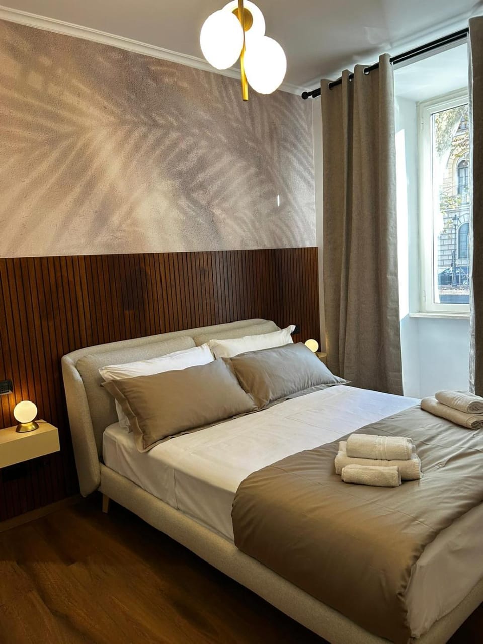 Bed, Photo of the whole room, Bedroom, towels
