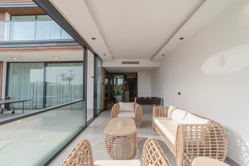 Patio, Day, View (from property/room), Balcony/Terrace, Living room, Seating area