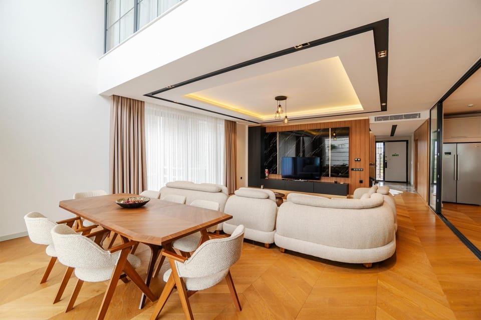 TV and multimedia, Living room, Seating area, Dining area
