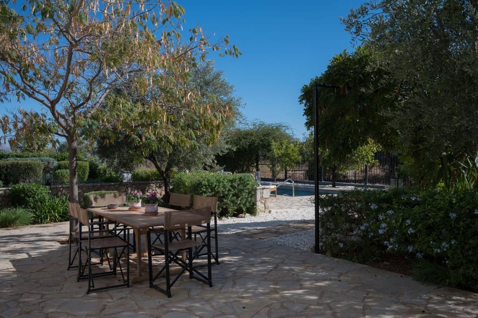 Patio, Garden, Dining area, Garden view