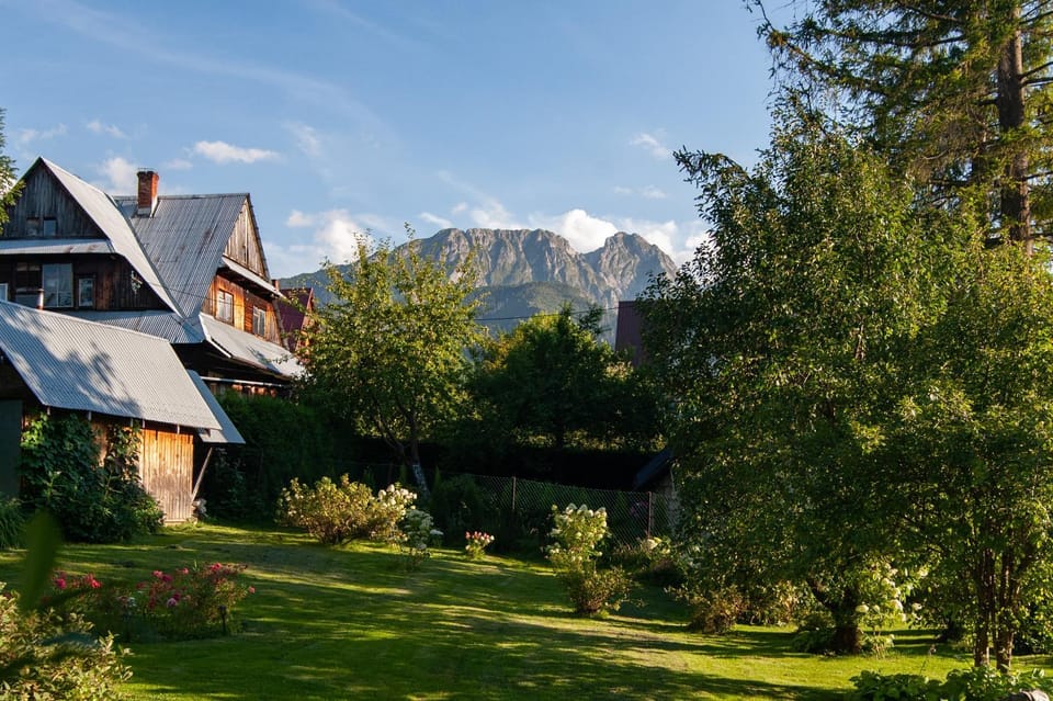 Property building, Day, Garden, Garden view, Mountain view