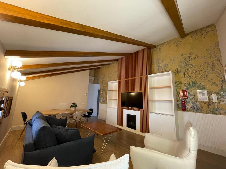 Communal lounge/ TV room, TV and multimedia, Living room, Seating area