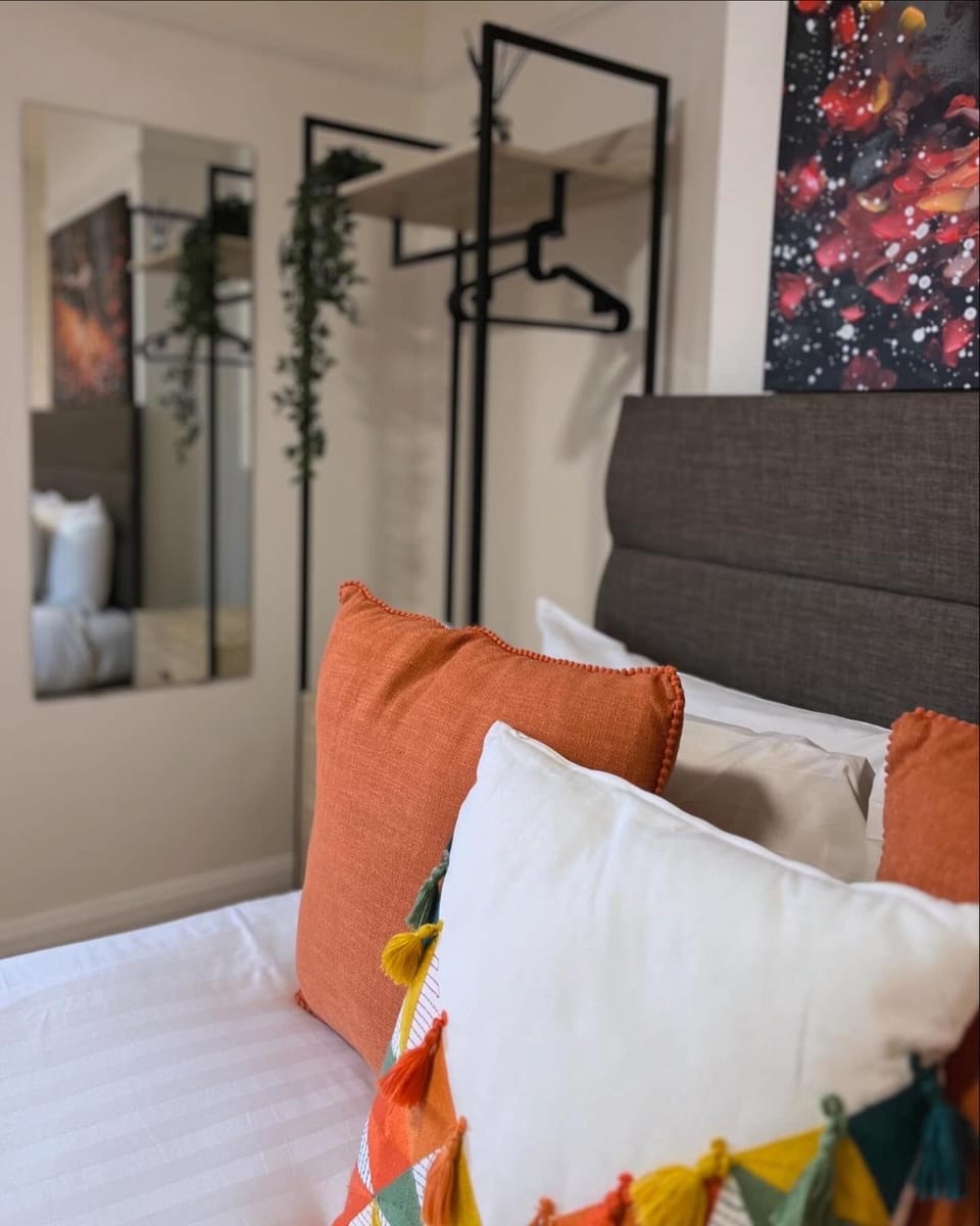 Modern Urban 4 Bedroom House with Free Parking House in Leicester