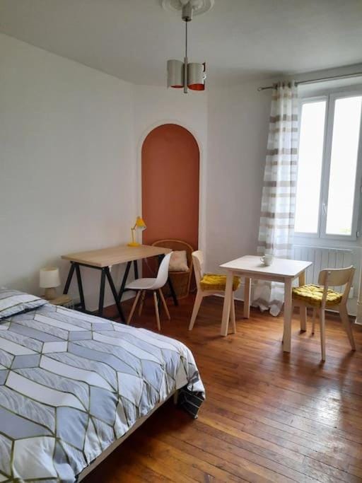 Superbe appartement sur cour arborée Apartment in Dijon