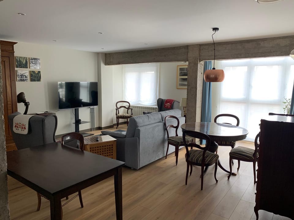 Living room, Seating area, Dining area