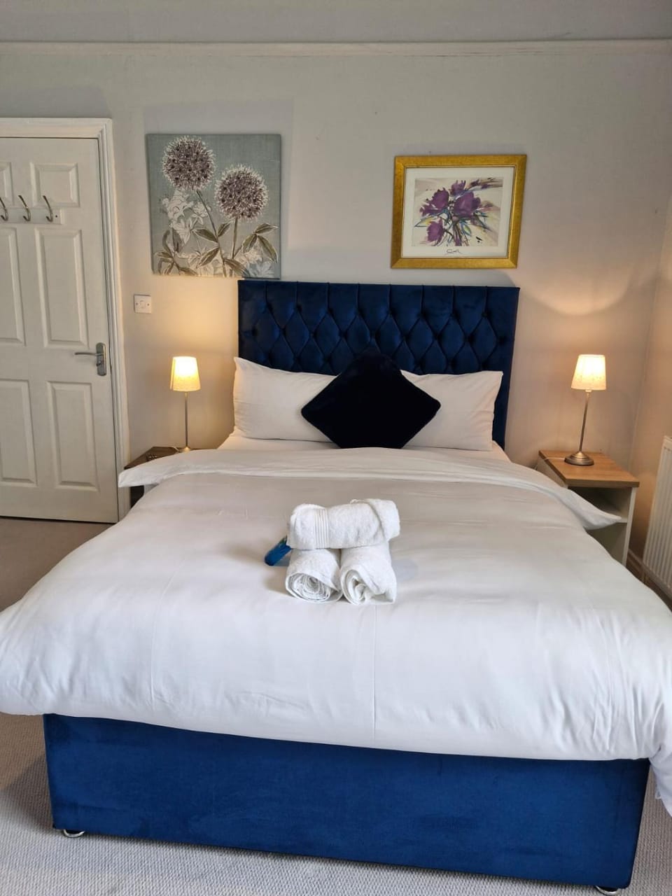 Bed, Photo of the whole room, towels
