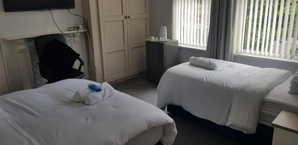 Bed, Photo of the whole room, towels