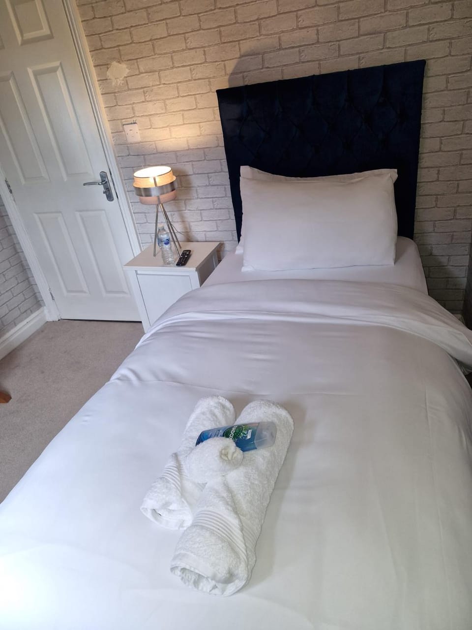 Bed, Photo of the whole room, towels