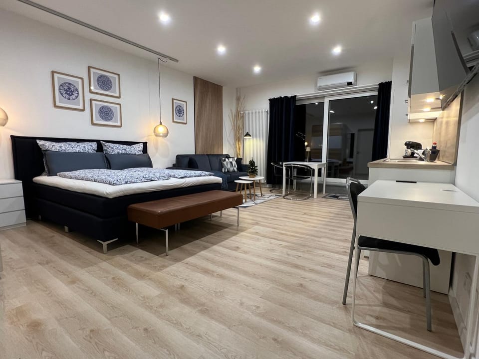 Photo of the whole room, Dining area, air conditioner