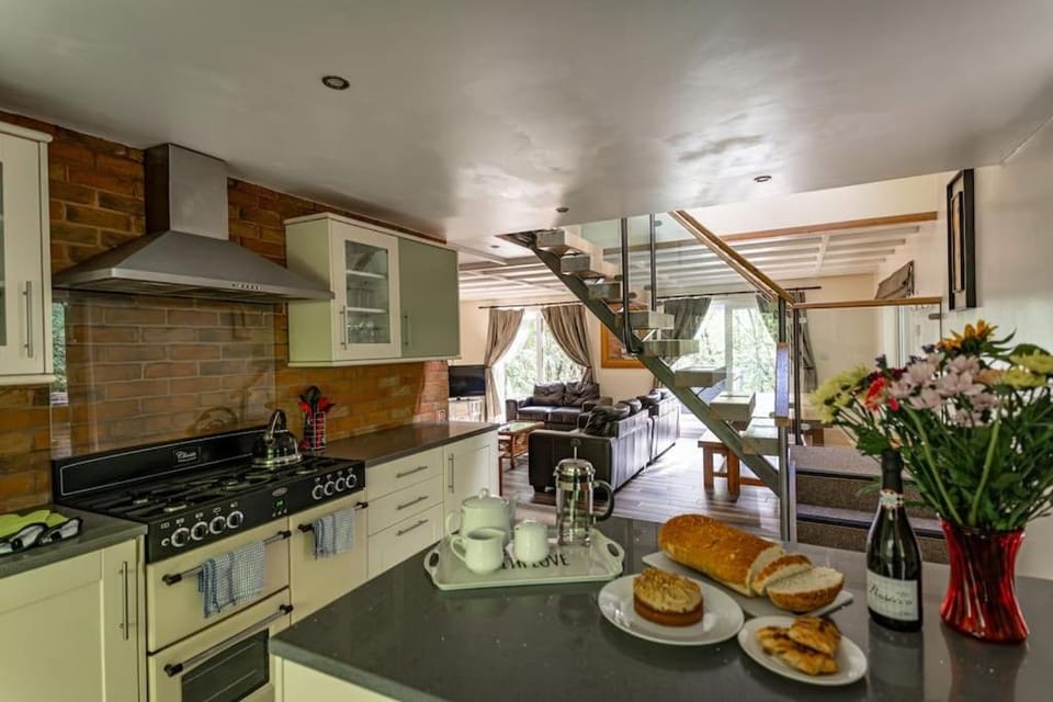 Kitchen or kitchenette, pet friendly, stove