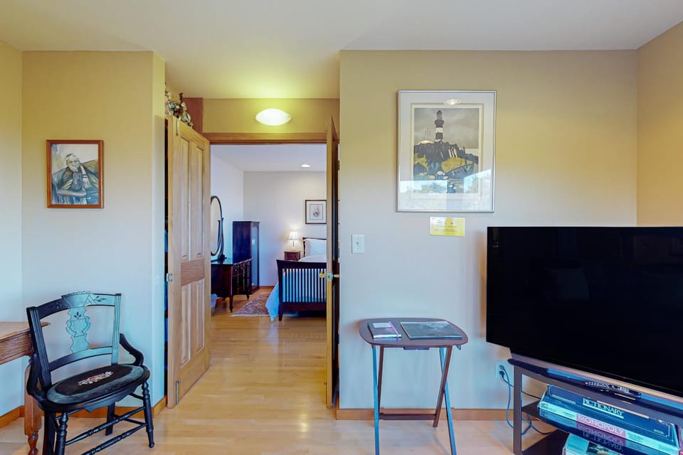 Oceanfront Retreat Close to Activities & the Beach House in Caspar