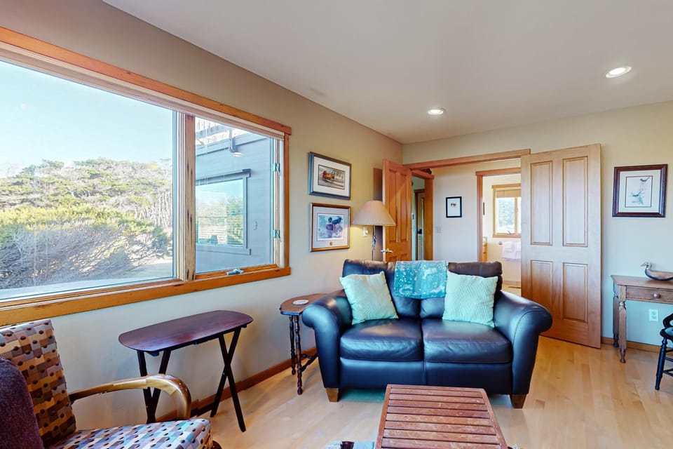 Oceanfront Retreat Close to Activities & the Beach House in Caspar