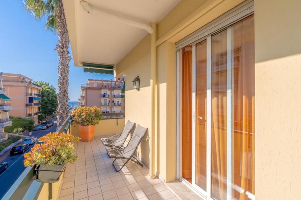 Splendido trilocale vista mare Albenga Apartment in Albenga
