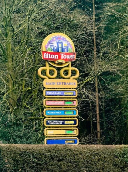 Nearby landmark, Property logo or sign