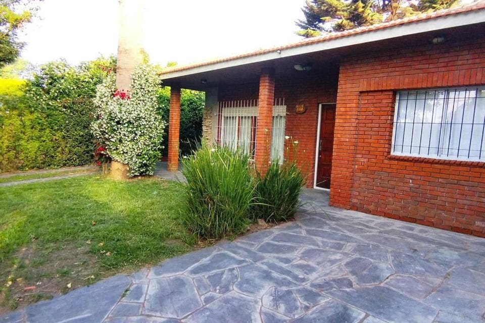 Casa Bustamante Barrio ALFAR para 8 personas House in Mar del Plata