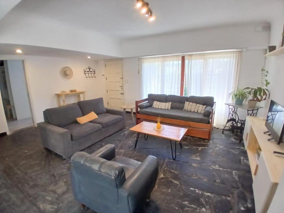 Casa Bustamante Barrio ALFAR para 8 personas House in Mar del Plata