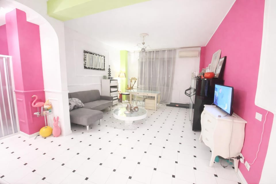 Communal lounge/ TV room, Living room, Seating area