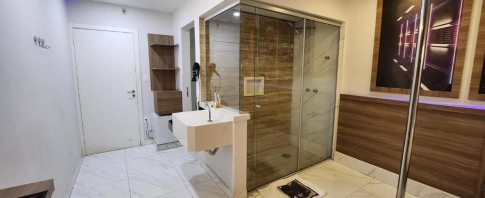 Shower, Bathroom, bidet, hair dryier