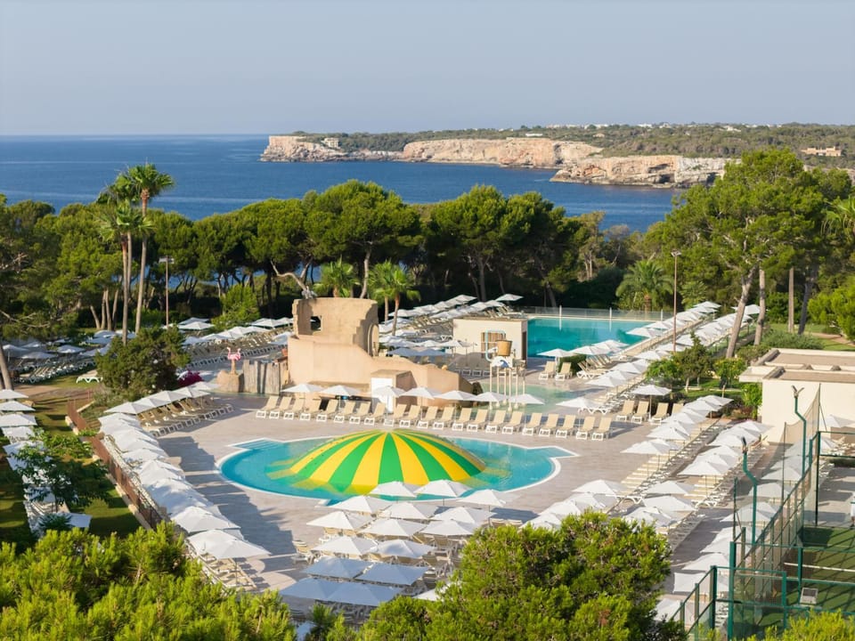 Bird's eye view, Pool view