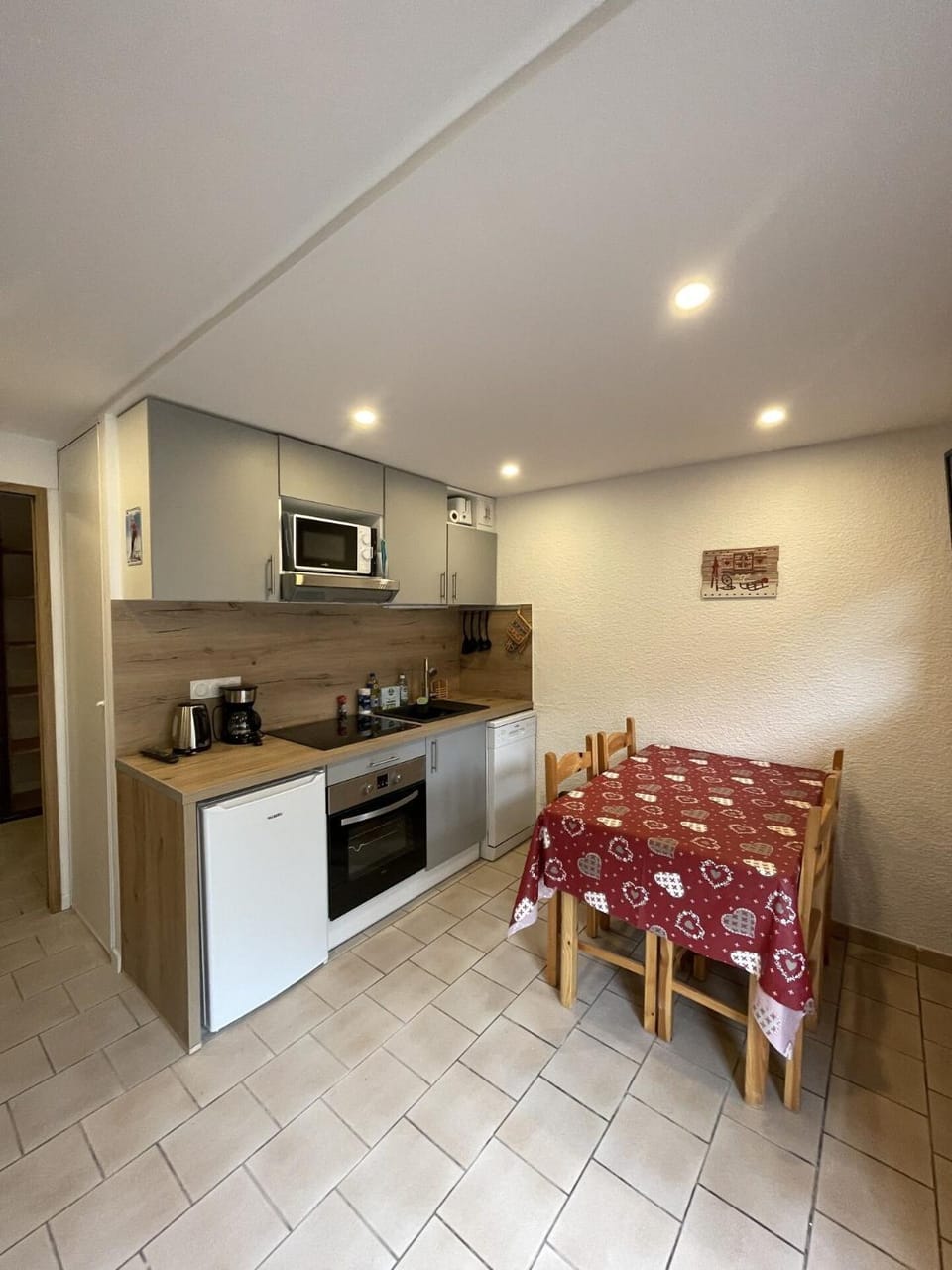 Résidence Les Bergers - Studio cabine 4 personnes 2 exposé Ouest MAE-7581 Cabin in Auvergne-Rhône-Alpes