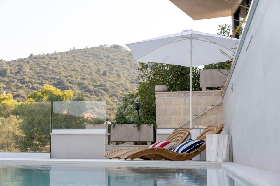 Day, Natural landscape, Pool view, Swimming pool, sunbed