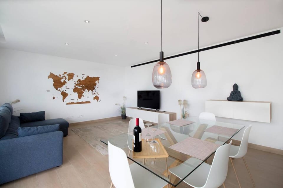 TV and multimedia, Living room, Seating area, Dining area
