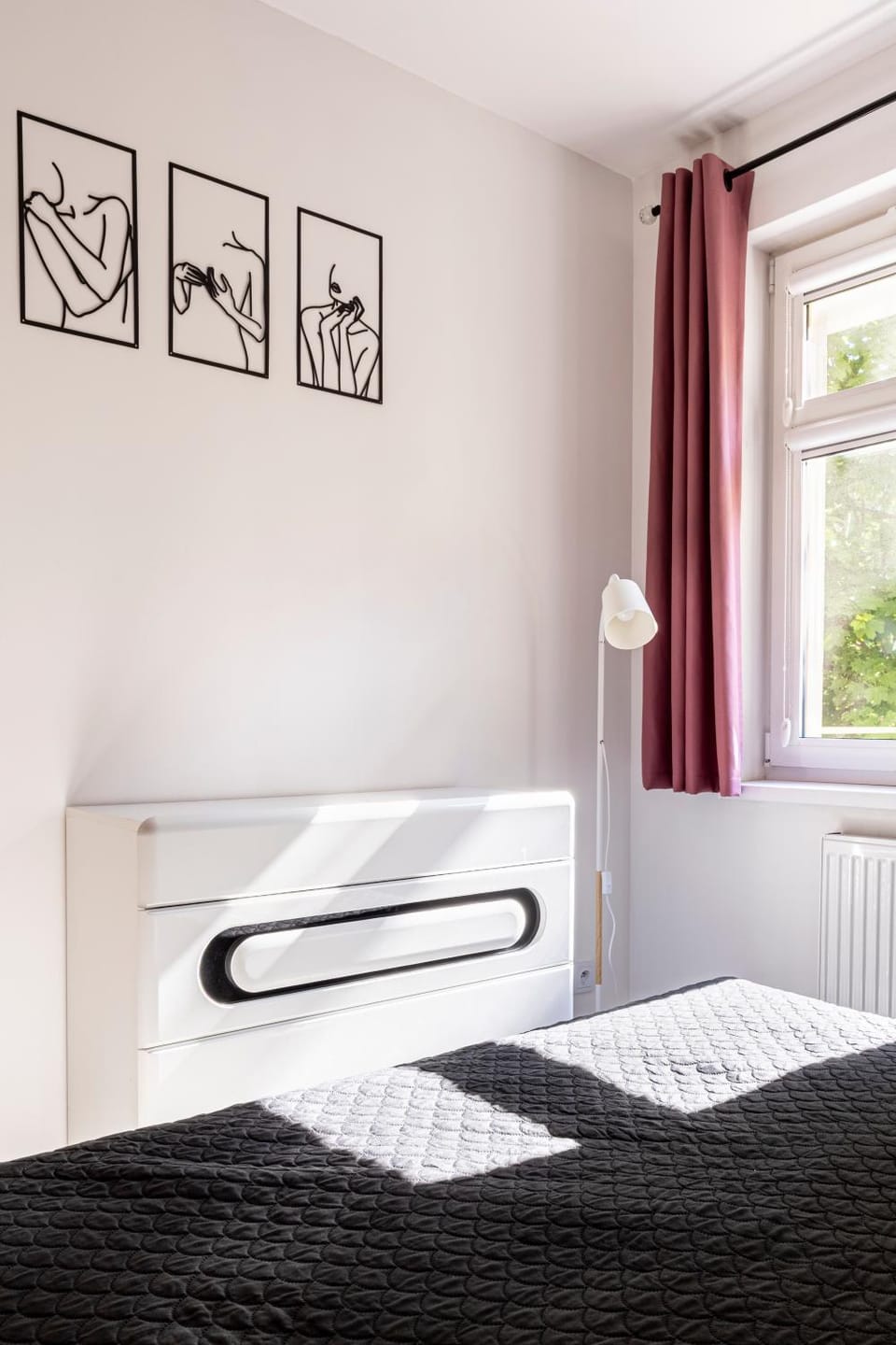 Photo of the whole room, Bedroom