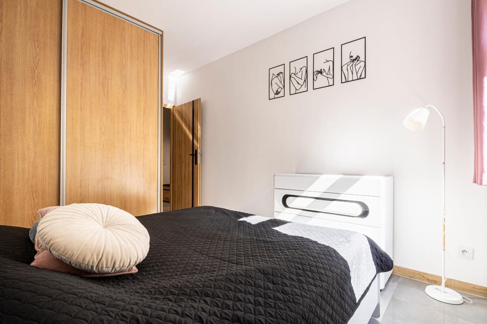 Bed, Photo of the whole room, Bedroom, wardrobe