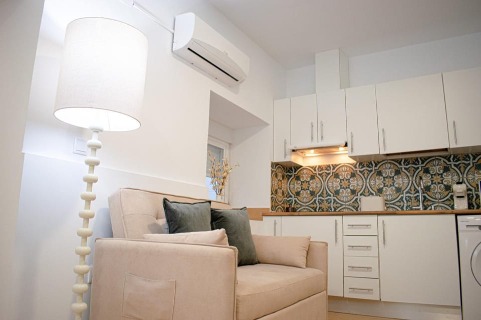 TV and multimedia, Living room, toaster, kitchen, air conditioner